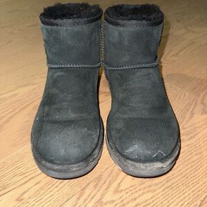 UGG black 6